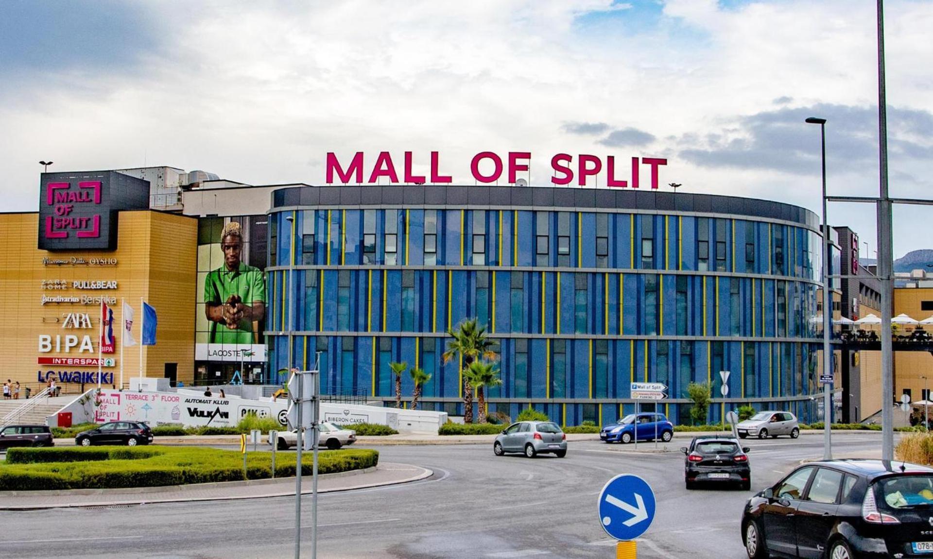 Jass Next To Mall Of Apartment *